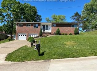 101 Norwood Rd, Nitro, WV 25143