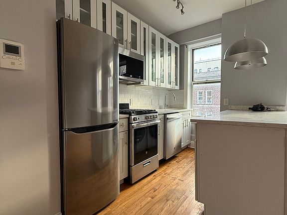 3rd image of 291 Lincoln Pl #D2