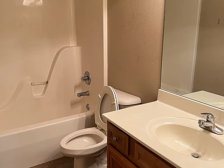 1660 Arden Ln — Photo 5