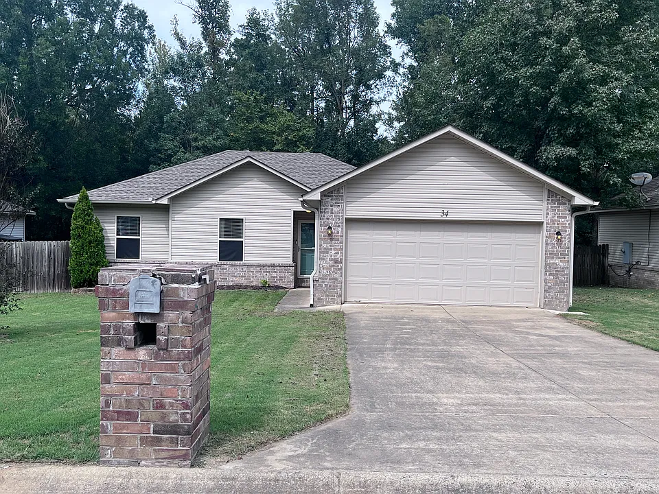 34 Shamsie Dr