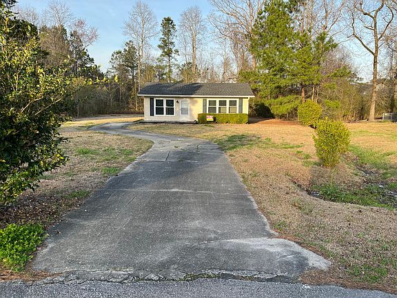 323 Pinewood Dr. Street View.