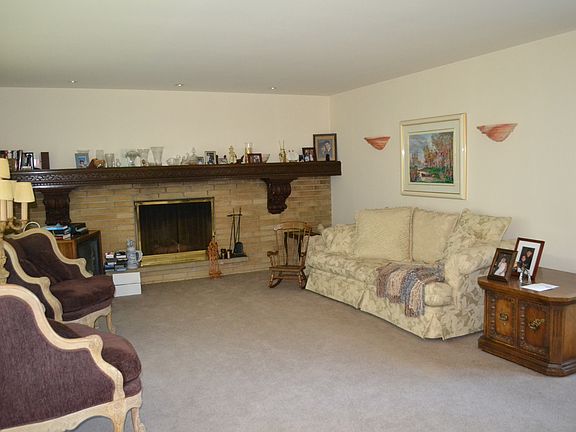 4th image of 1915 60th St