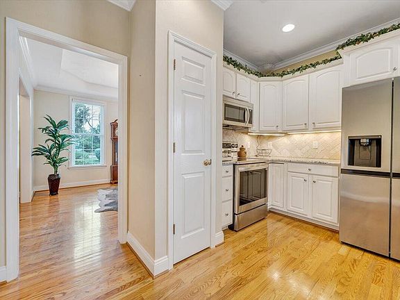 4th image of 400 Kimball Ave