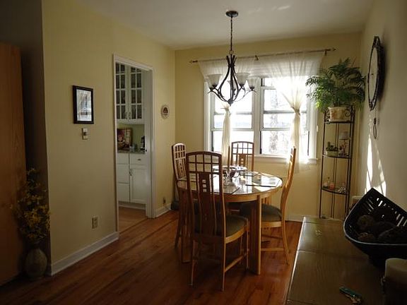 3rd image of 146 S Buckhout St #146
