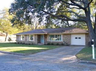 711 E 15th St, Cameron, TX 76520