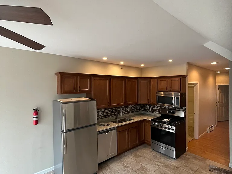 111-113 Chestnut St #6 — Photo 5