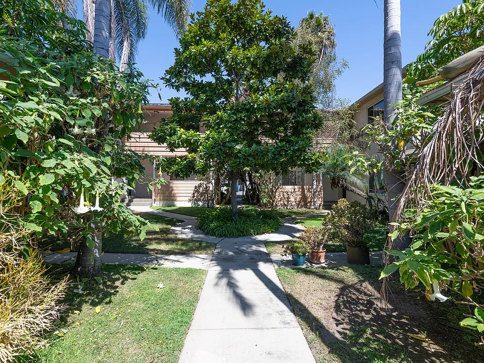 3722 1/2 S Centinela Ave #3722-1/2