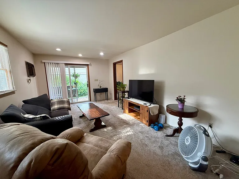 11 3rd St #1 — Photo 4