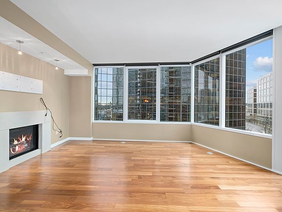 4th image of 10700 NE 4th St Unit 1112