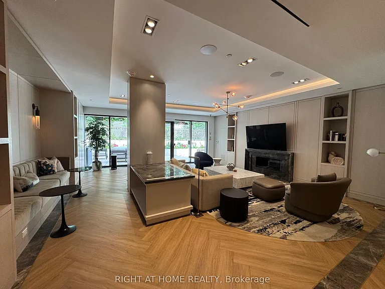 3 Strathgowan Ave #326 — Photo 23