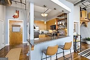 1st image of 600 College St Unit 202