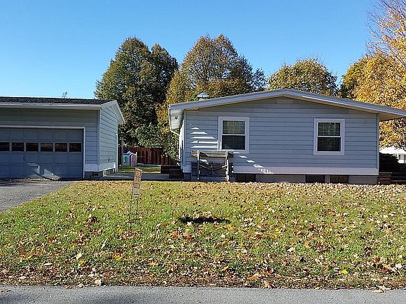 2nd image of 19 Woodland Dr