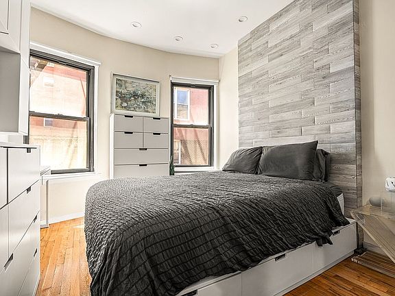 4th image of 160 E 91st St APT 8A