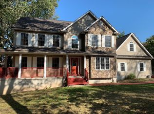 3305 Mountain View Dr, Tannersville, PA 18372