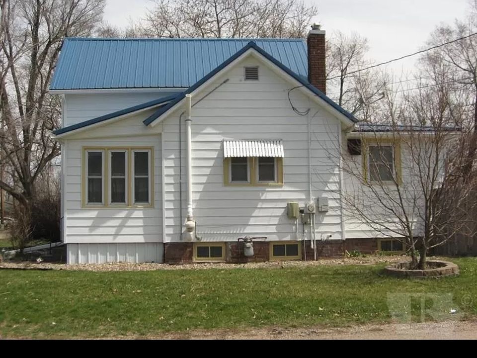 1st image of 832 7th Ave E