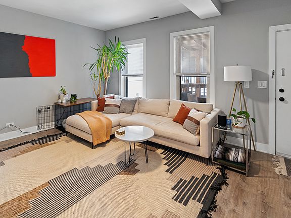2nd image of 452 N May St #Ch1