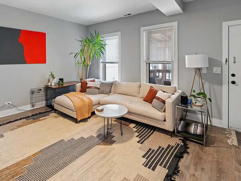 452 N May St #CH1 — Photo 2