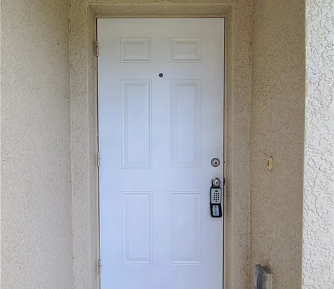 115 SE 12th Ter #115 — Photo 3