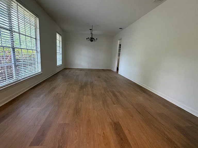 112 Talbot Rd — Photo 6