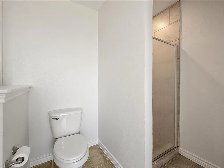 9224 Diane Dr — Photo 1