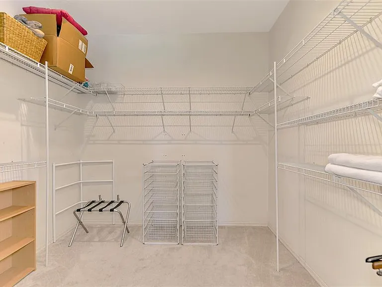 549 Fallbrook Dr — Photo 36
