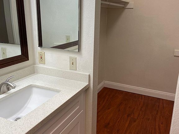 5th image of 928 S Cypress Ave APT 11