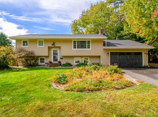 14 Maple St, Cumberland, ME 04021