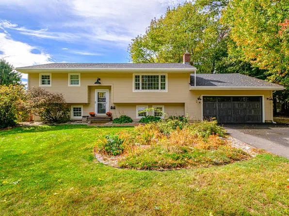 14 Maple Street, Cumberland, ME 04021