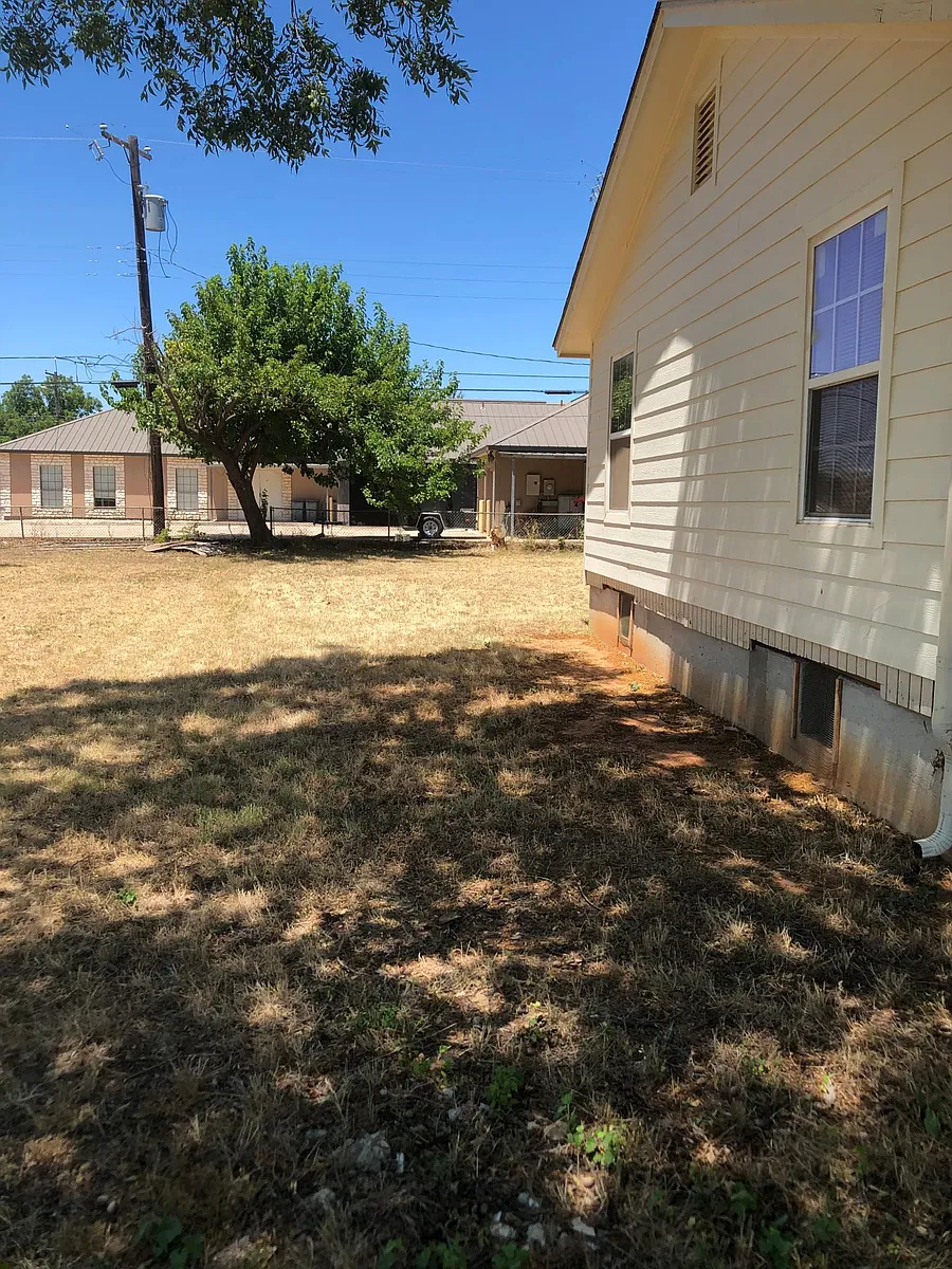 Building Photo - 906 Cresthaven Dr #B