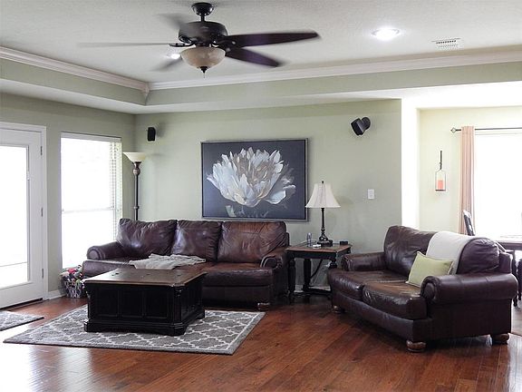 4th image of 11 Crescent Dr