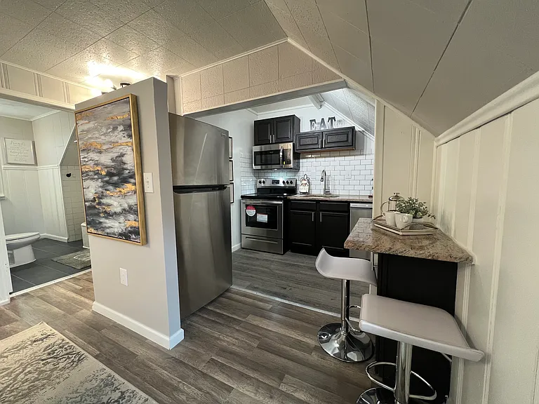 1084 Van Dyke St #301 — Photo 7
