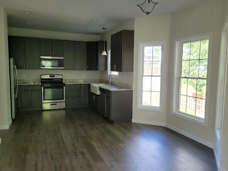 905 W Estate Dr — Photo 6