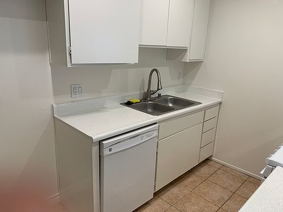4th image of 244 W Spazier Ave #111