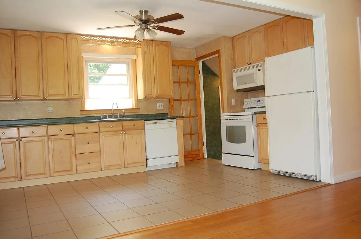 3 bed, 1068 sqft, $2,685 — Photo 3