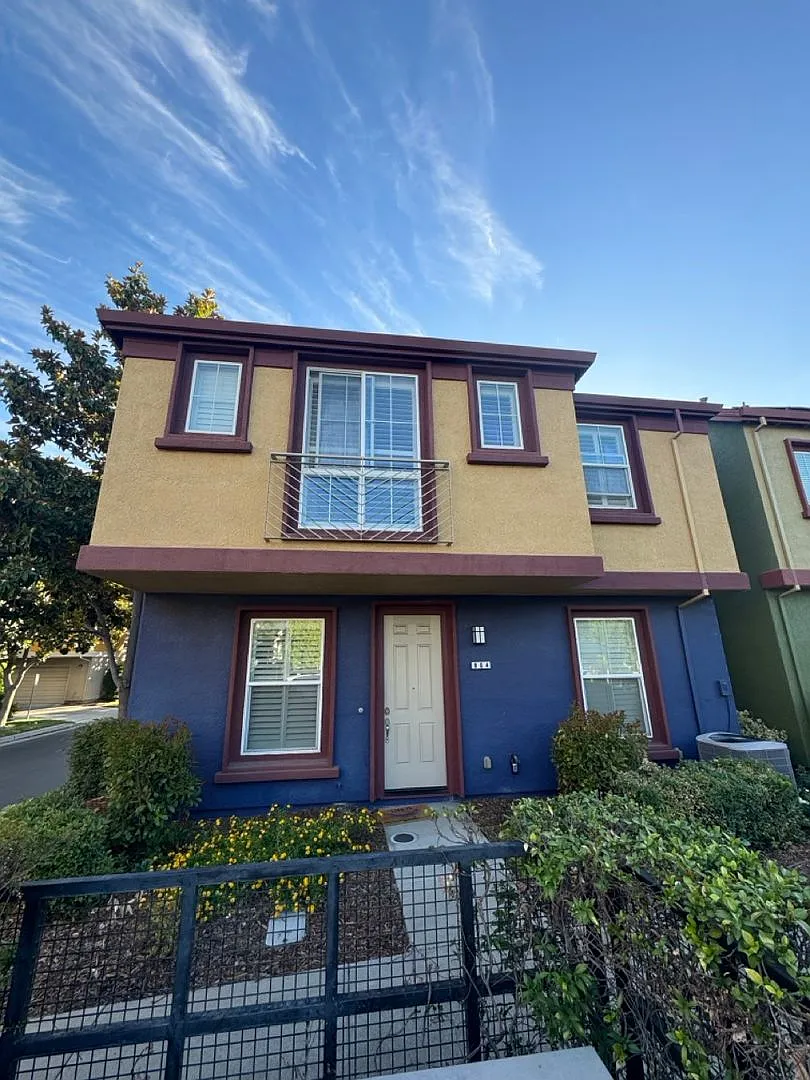 3 bedroom | 2.5 bathroom | West Sacramento Iron Works Home — Photo 1