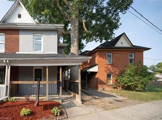 15 Rose Ave, Brantford, ON N3S2M1