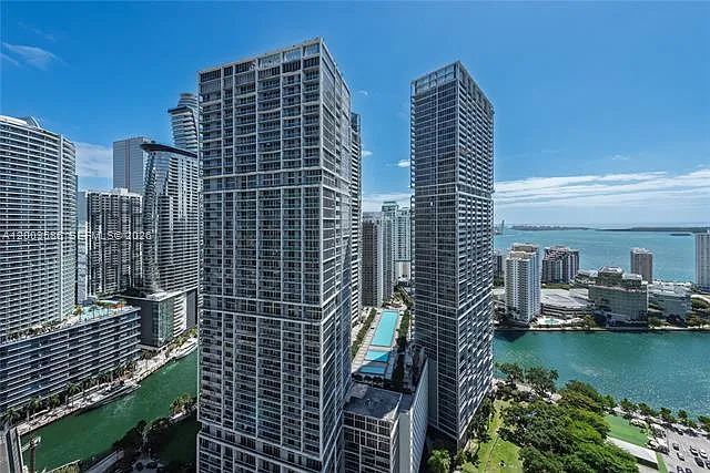 500 Brickell Ave — Photo 37
