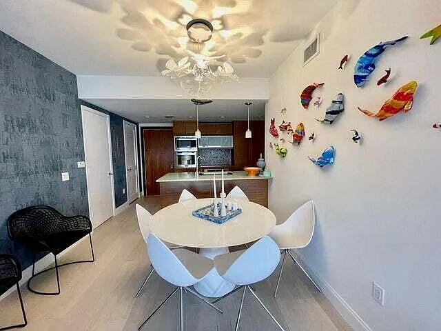 1 bed, 1.5 bath, 833 sqft, $6,500 — Photo 2
