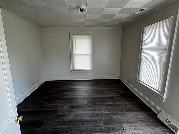 4th image of 408 Ross Grove Rd E