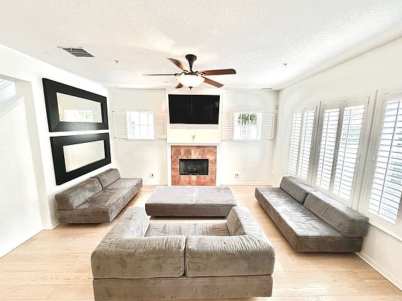2nd image of 2164 Shaw Ln