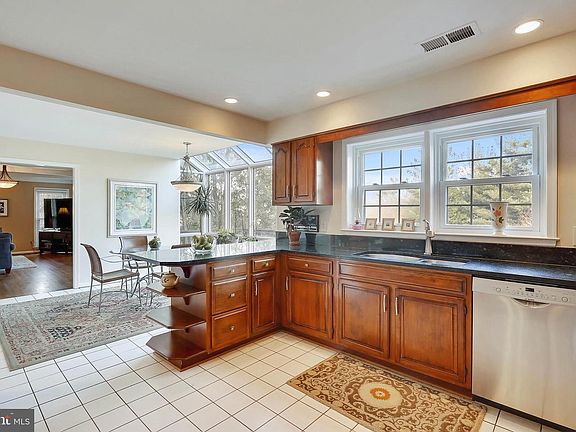 3rd image of 9529 Fox Hollow Dr