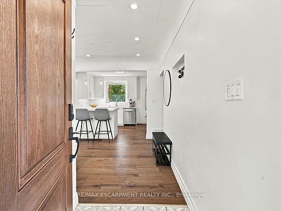 5th image of 38 Enmore Ave