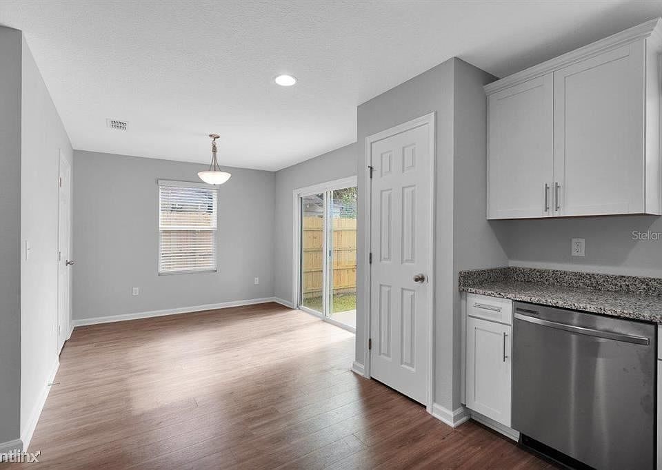 1st image of 4006R College St