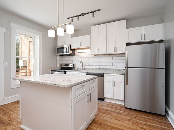 2nd image of 3400 University Ave SE #124