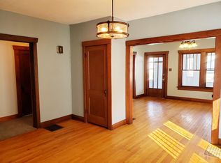 107 S 4th Ave E, Newton, IA 50208