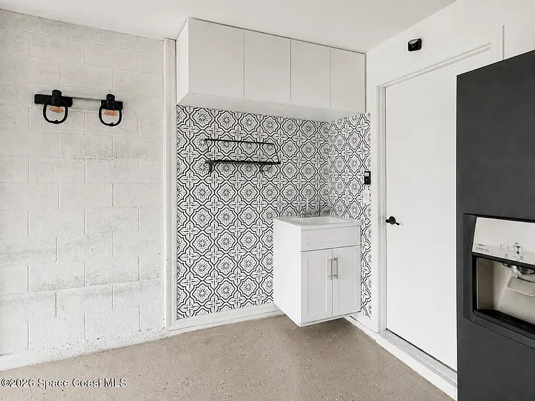 781 Glen Abbey Way — Photo 32