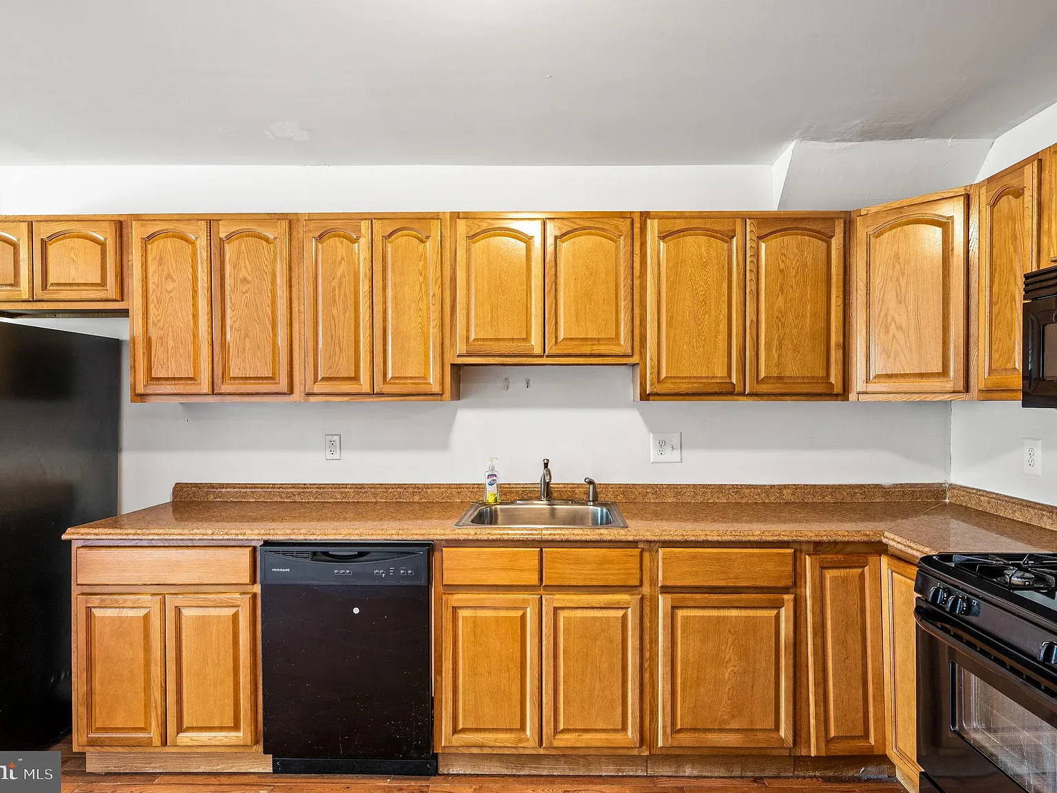 5 bed, 5.5 bath, 3162 sqft, $2,800 — Photo 3