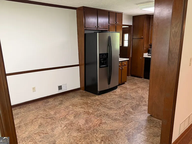 310 Sharon Dr — Photo 4