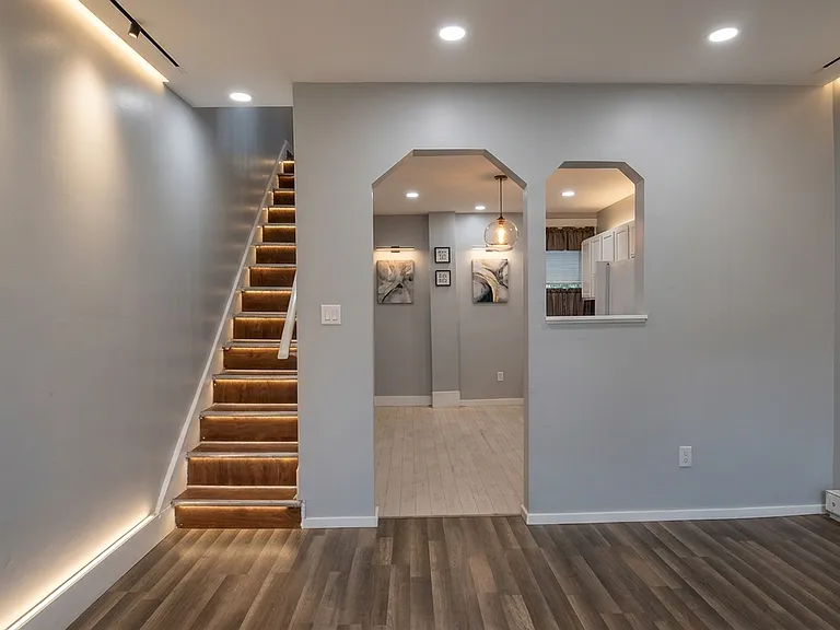 2925 N Marshall St — Photo 2