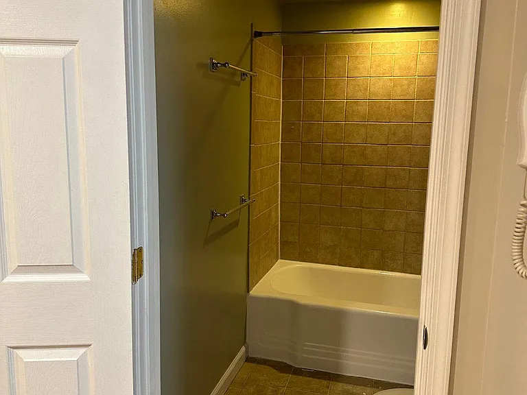 1913 Rosedale St NE #1 — Photo 7